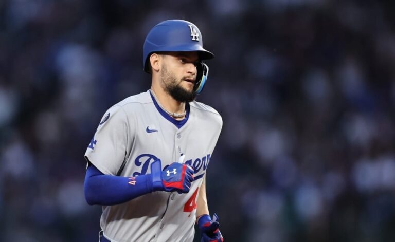 En la foto, el cubano Andy Pages tras batear jonrón