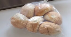 En la foto, una bolsa de pan