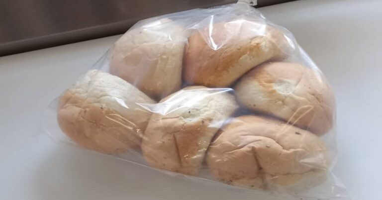 En la foto, una bolsa de pan