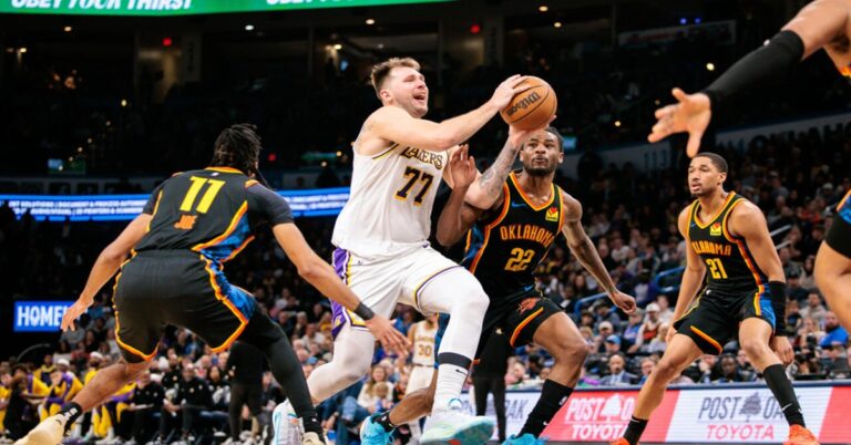 En la foto, la estrella de los Lakers Luka Doncic