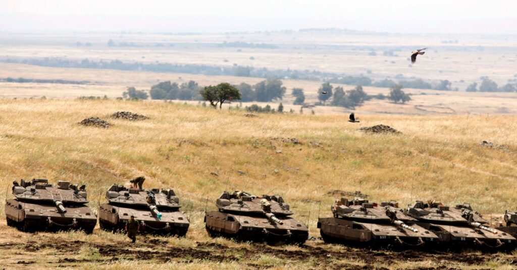 ISRAEL INCAUTA MATERIAL DE GUERRA DEL ANTIGUO EJÉRCITO SIRIO 7 En la foto, tanques israelíes en territorio sirio