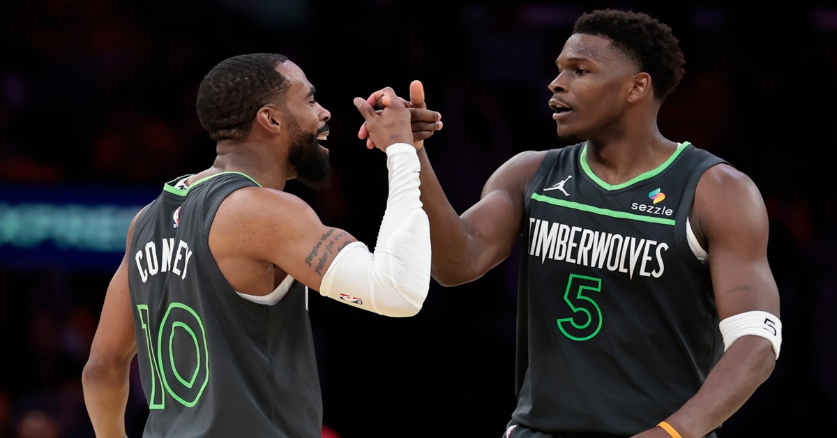 En la foto, jugadores de los Timberwolves tras marcar