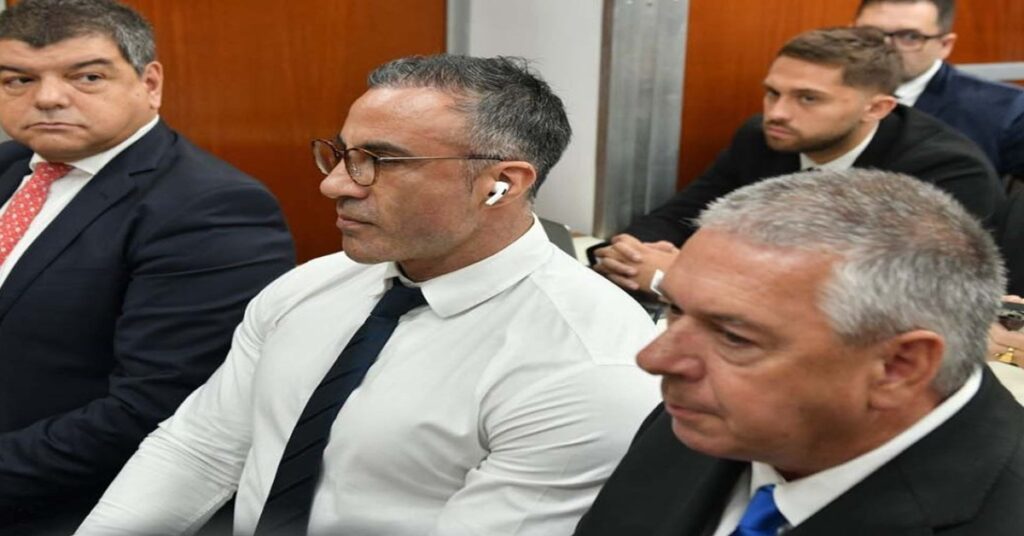 En la foto, al centro, el doctor Villarejo