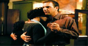 En la foto, una escena de El Guardaespaldas, la película de Witney Houston y Kevin Cotsner