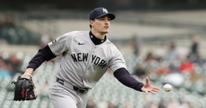 eN LA FOTO, EL PITCHER DE LOS yANKEES mAX fRIELD