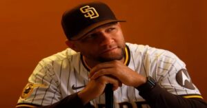 En la foto, el pelotero cubano Yuli Gurriel