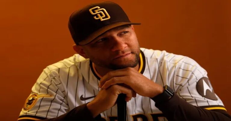 En la foto, el pelotero cubano Yuli Gurriel