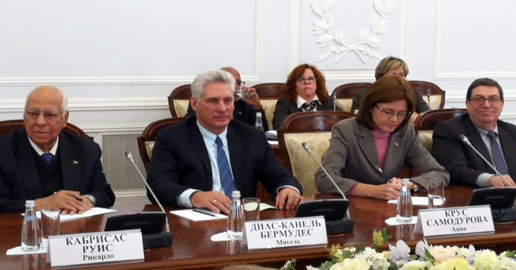 LA SEDUCCIÓN RUSA FRENTE A MENDIGOS OPORTUNISTAS