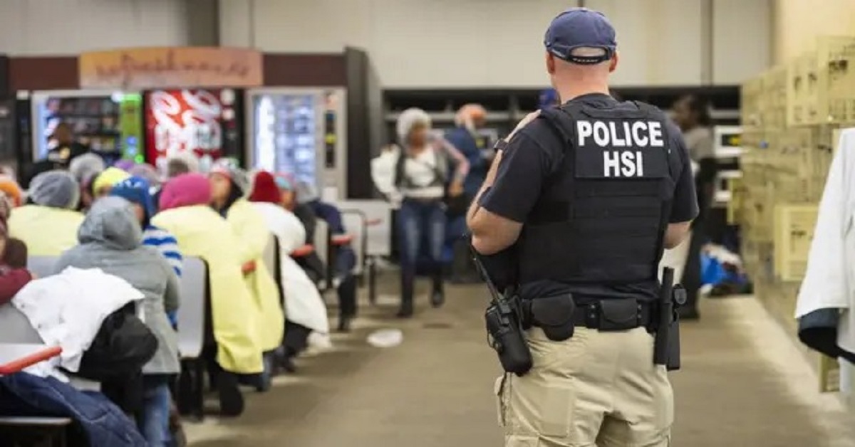 En la foto, detención de migrantes en Estados Unidos