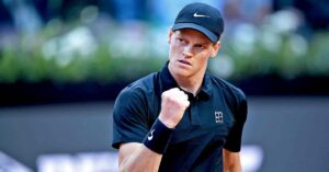 En la foto, el tenista italiano Jannik Siiner tras pasar a octavos en Roma