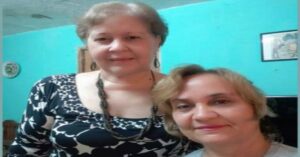 En la foto, las intelectuales cubanas Alina Bárbara López Hernández y Jenny Pantoja Torres