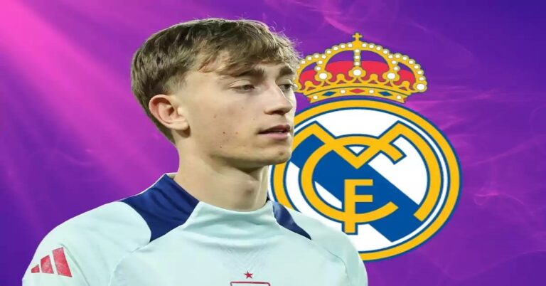 En la foto, el defensa español Dean Huijsen