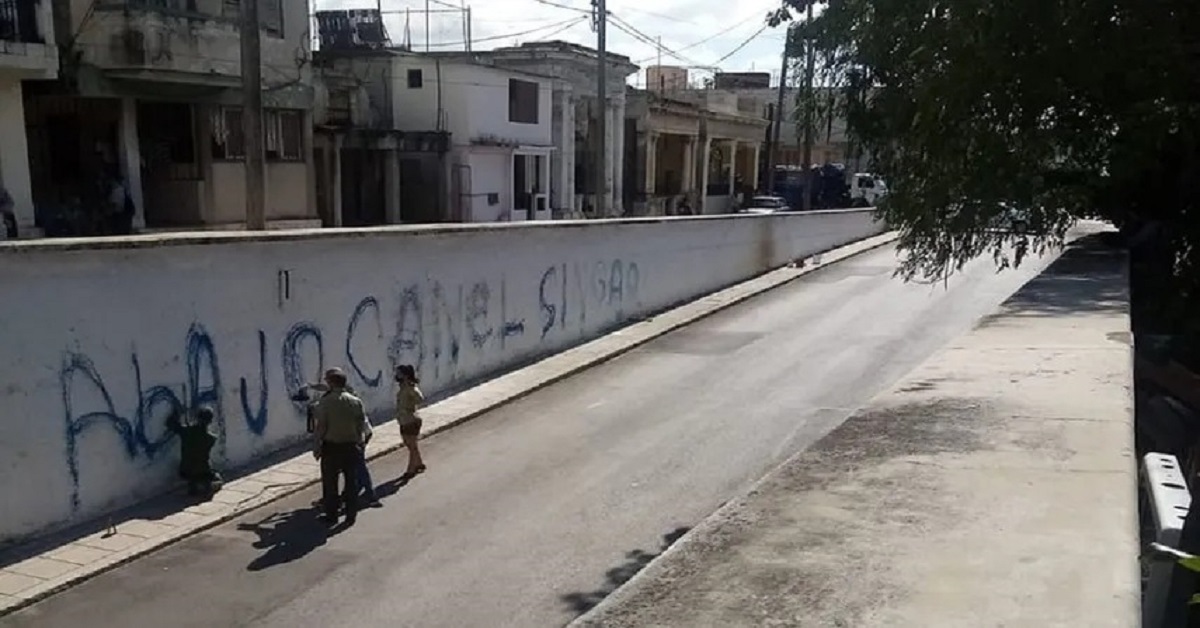 En la foto, carteles en La Habana contra la dictadura