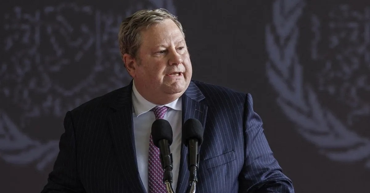 En la foto, el encargado de Negocios de Washington en La Habana