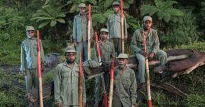 En la foto, habitantes de las islas del Pacífico siguiendo sus tradiciones