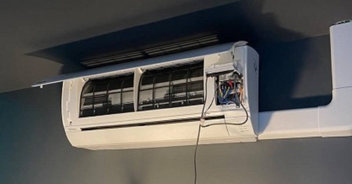 En la foto, un aire acondicionado abierto