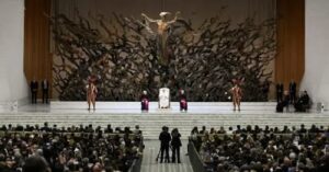 En la foto, el papa León XIV habla sobre la prensa y los periodistas presos por decir la verdad