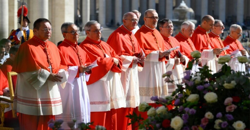 En la foto, cardenales en Roma para el cónclave