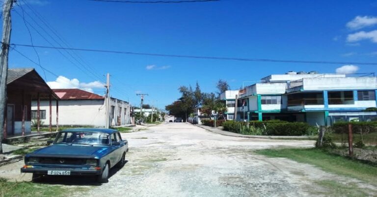 En la foto, una calle de Contramaestre