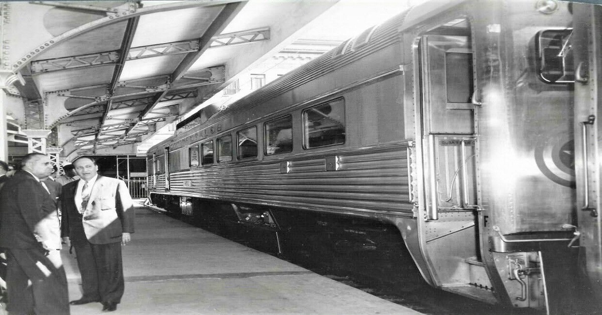En la foto, un tren en la Cuba republicana