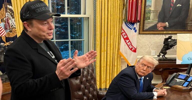 En la foto, Elon Musk y Donald Trump