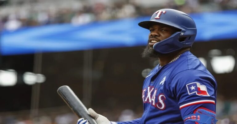 En la foto, el jardinero cubano Adolis García