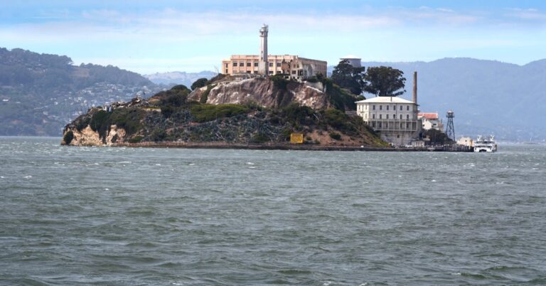 En la foto, la prisión en la isla de Alcatraz, en la Bahía de San Francisco