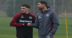 En la foto, Xabi Alonso y Florian Wirtz con el Bayer Leverkusen