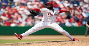 En la foto, el relevista de los Phillies José Alvarado