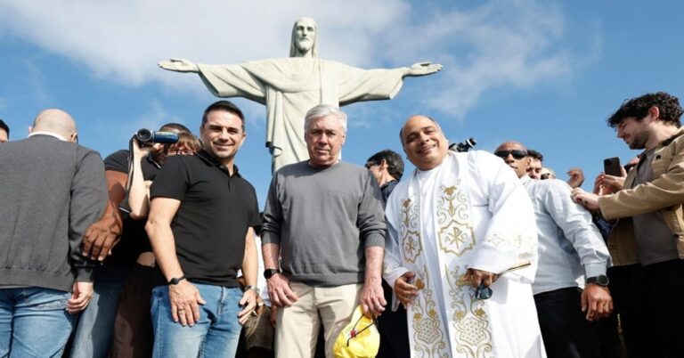 En la foto, Ancelotti en el Cerro del Corcovado
