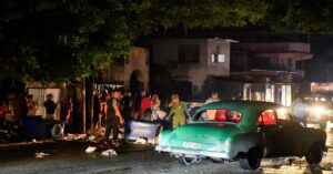 En al foto, una calle apagada en Cuba