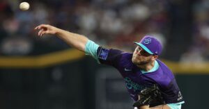 En la foto, el derecho de los Diamondbacks de Arizona Corbin Burnes
