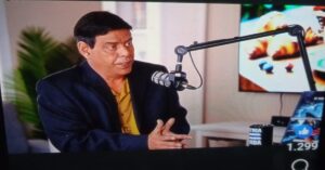 En la foto, Armando Campusano en el Podcast El Mundo de Darwin