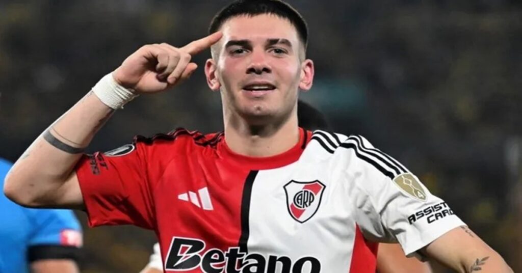 En la foto, el centrocampista de River Plate Franco Mastantuono