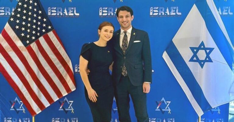 En la foto, la pareja de empleados de la embajada israelí asesinada en Washington