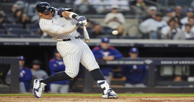 En la foto,. Aaron Judge conecta su cuadrangular 16 de la temporada