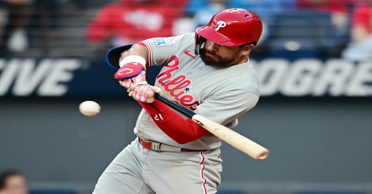 En la foto, Kyle Schwarber al momento de batear su jonrón 14 de la temporada