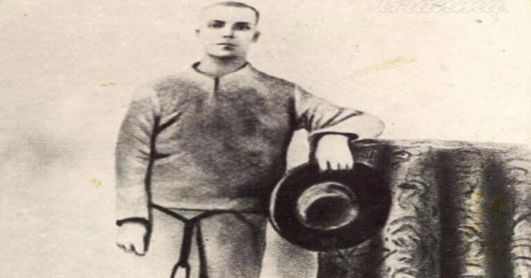 En la foto, Martí en sus años del presidio Político en Cuba