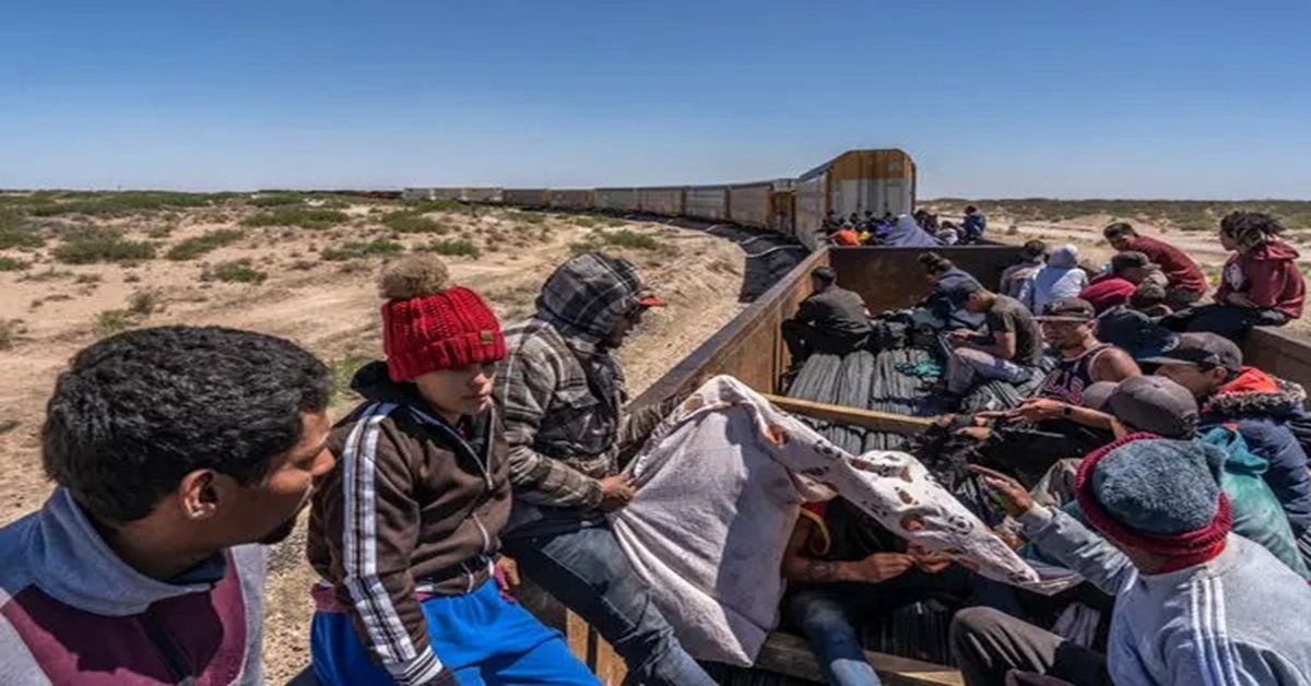 En la foto, Migrantes en la frontera de EEUU con México