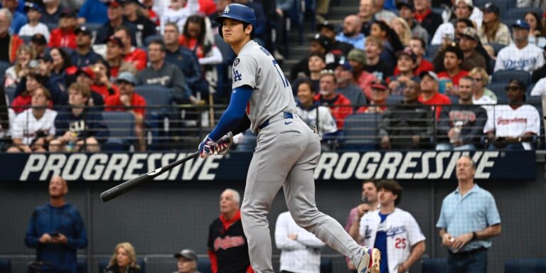 En la foto, Shohei Ohtani conecta su jonrón 20