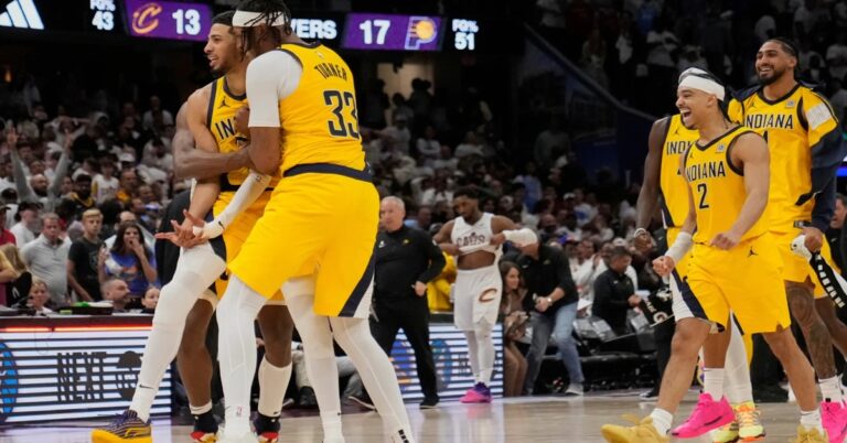 En la foto, los Pacers celebran el triunfo ante Cavaliers
