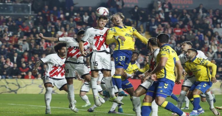 En la foto, un momento del partido entre el Rayo Vallecano y Las Palmas