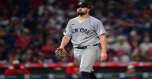 En la foto, el pitcher de los Yankees Carlos Rodón, tras terminar su actuación ante Angels