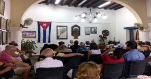 En la foto, una reunión de Cultura en Holguín