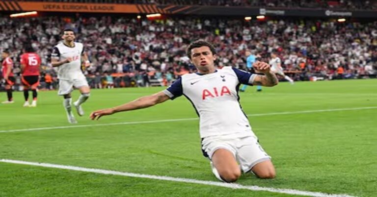 En la foto, momento del gol del Tottenham