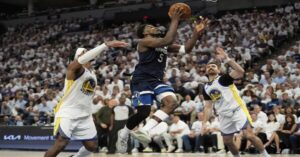 En la foto, momento del partido entre Timberwolves y Warriors