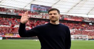 En la foto, Xabi Alonso en su despedida de Leverkusen