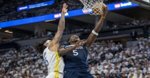 En la foto, momento del partido entre los Timberwolves y los Warriors