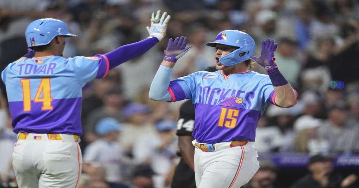 En la foto, jugadores de Rockies celebran haberse adelantado ante Yankees