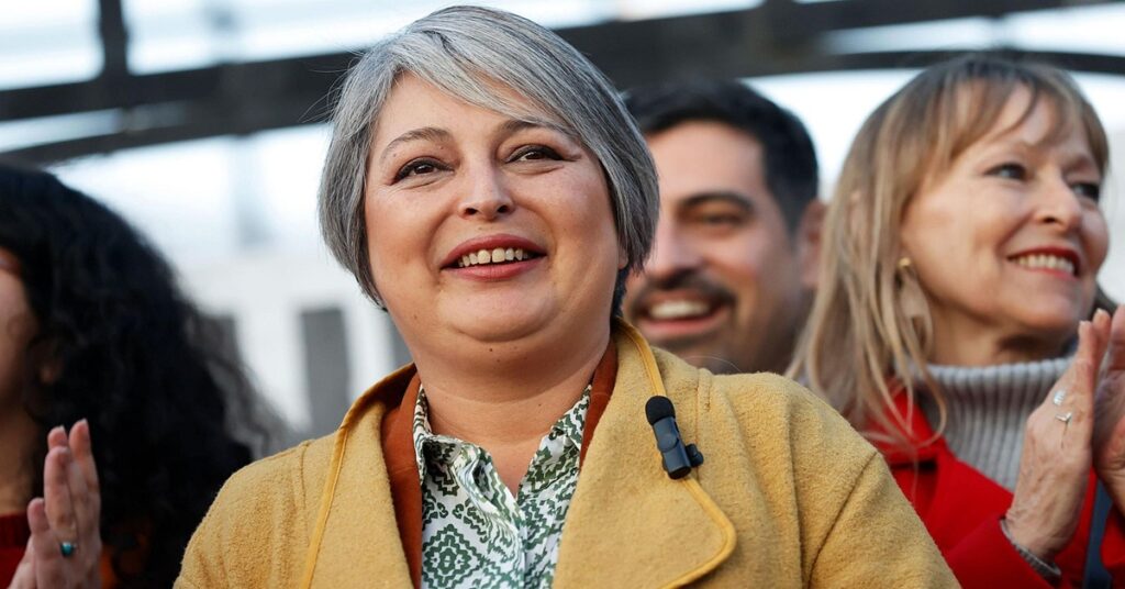 Candidata comunista Jeannette Jara gana las primarias oficialistas para las elecciones presidenciales de Chile
